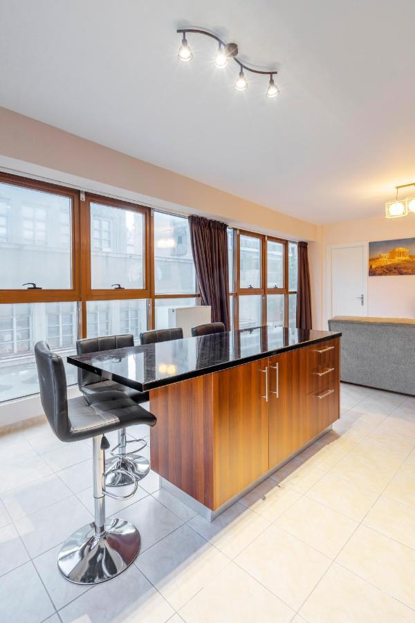 2 Bedroom Renovated Apartment With A View Афины Экстерьер фото