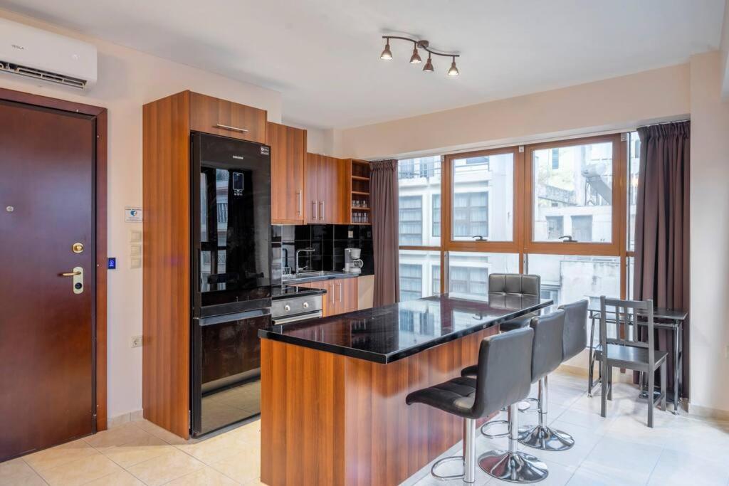 2 Bedroom Renovated Apartment With A View Афины Экстерьер фото