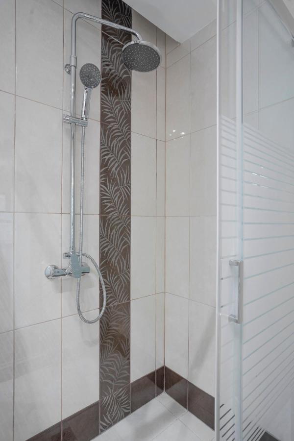 2 Bedroom Renovated Apartment With A View Афины Экстерьер фото